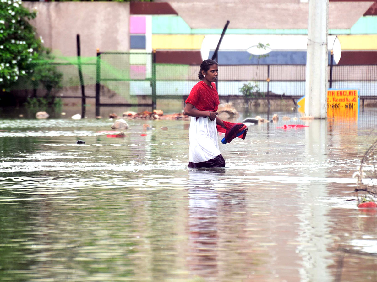 Heavy Rain Alert for Hyderabad Pics - Sakshi22