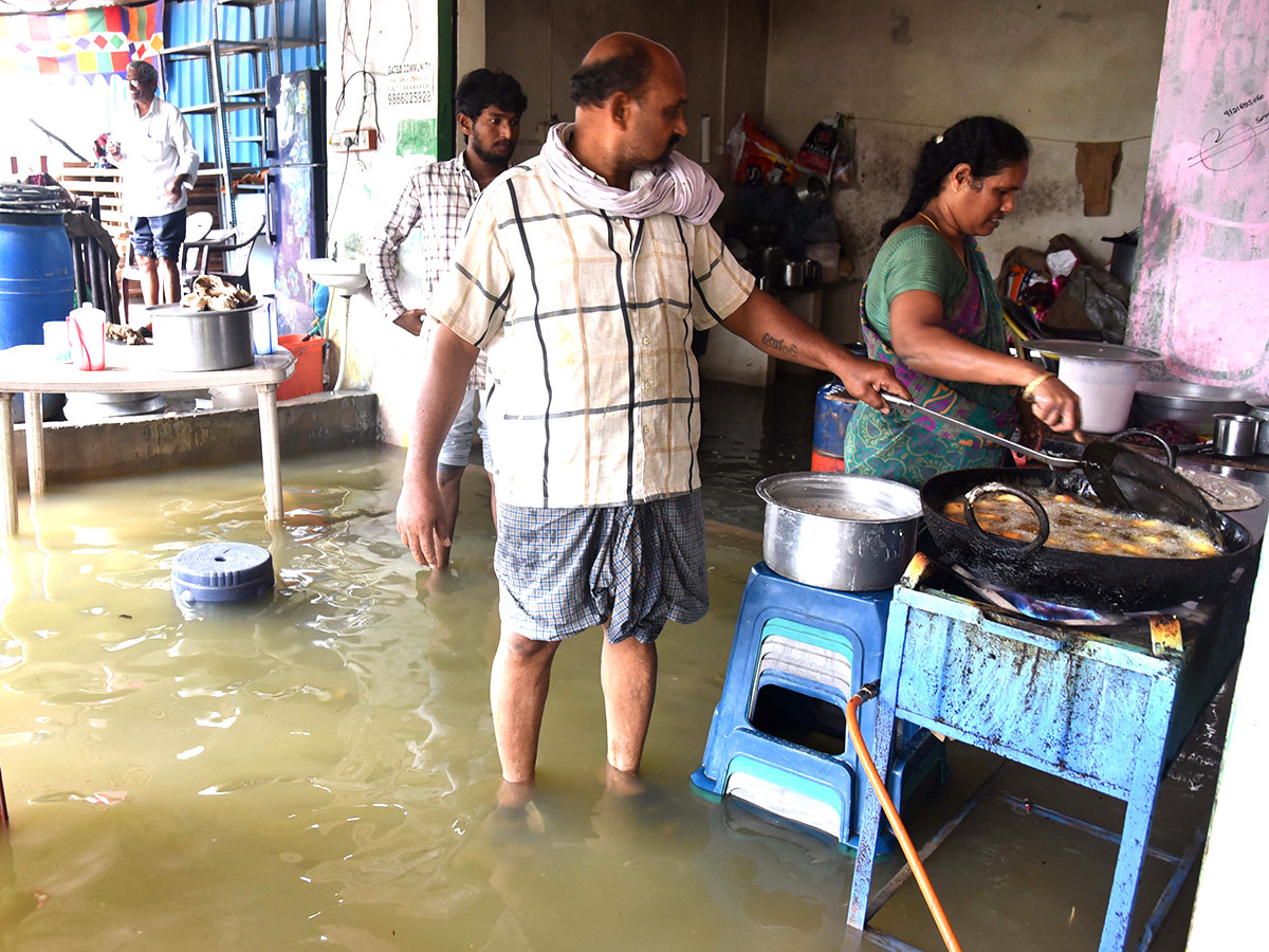 Heavy Rain Alert for Hyderabad Pics - Sakshi23