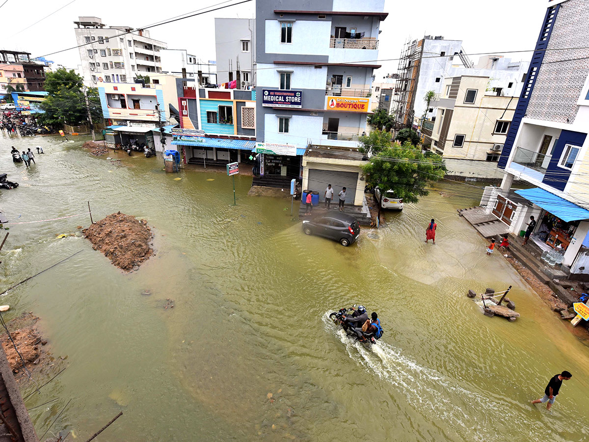 Heavy Rain Alert for Hyderabad Pics - Sakshi25