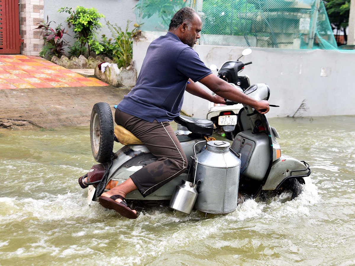 Heavy Rain Alert for Hyderabad Pics - Sakshi26