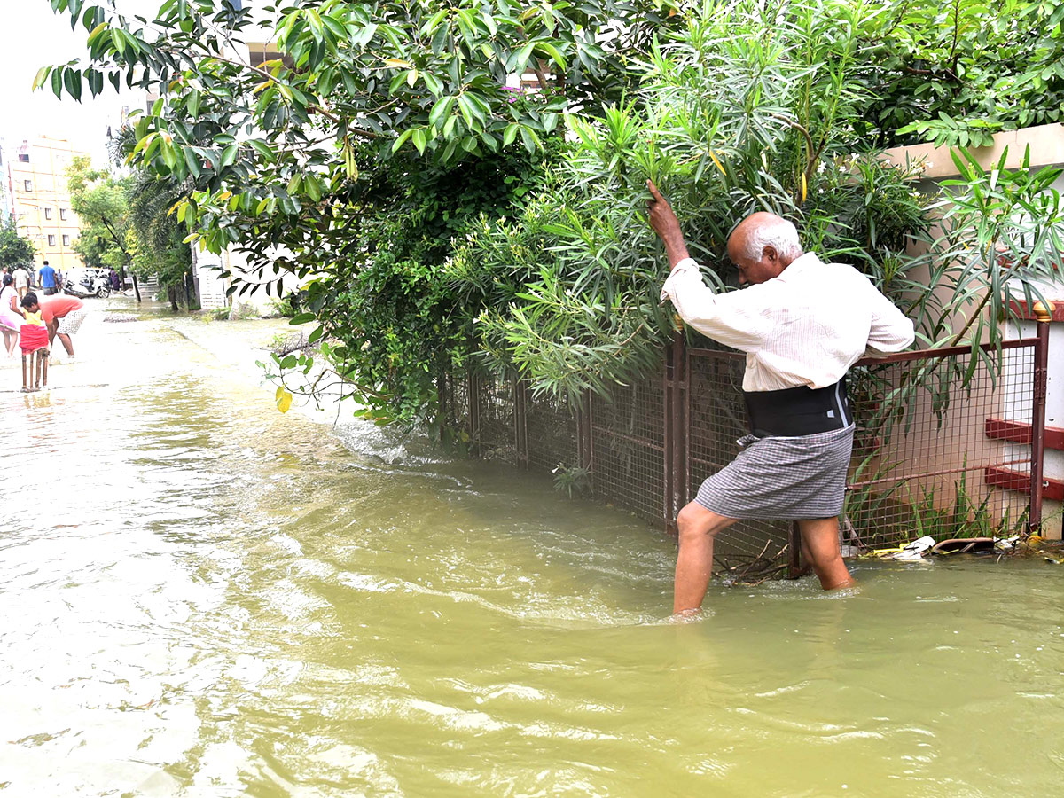 Heavy Rain Alert for Hyderabad Pics - Sakshi3