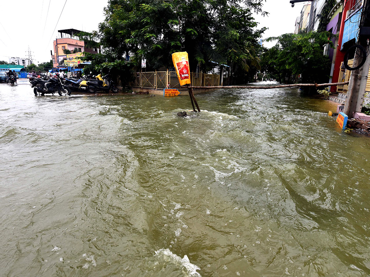 Heavy Rain Alert for Hyderabad Pics - Sakshi6