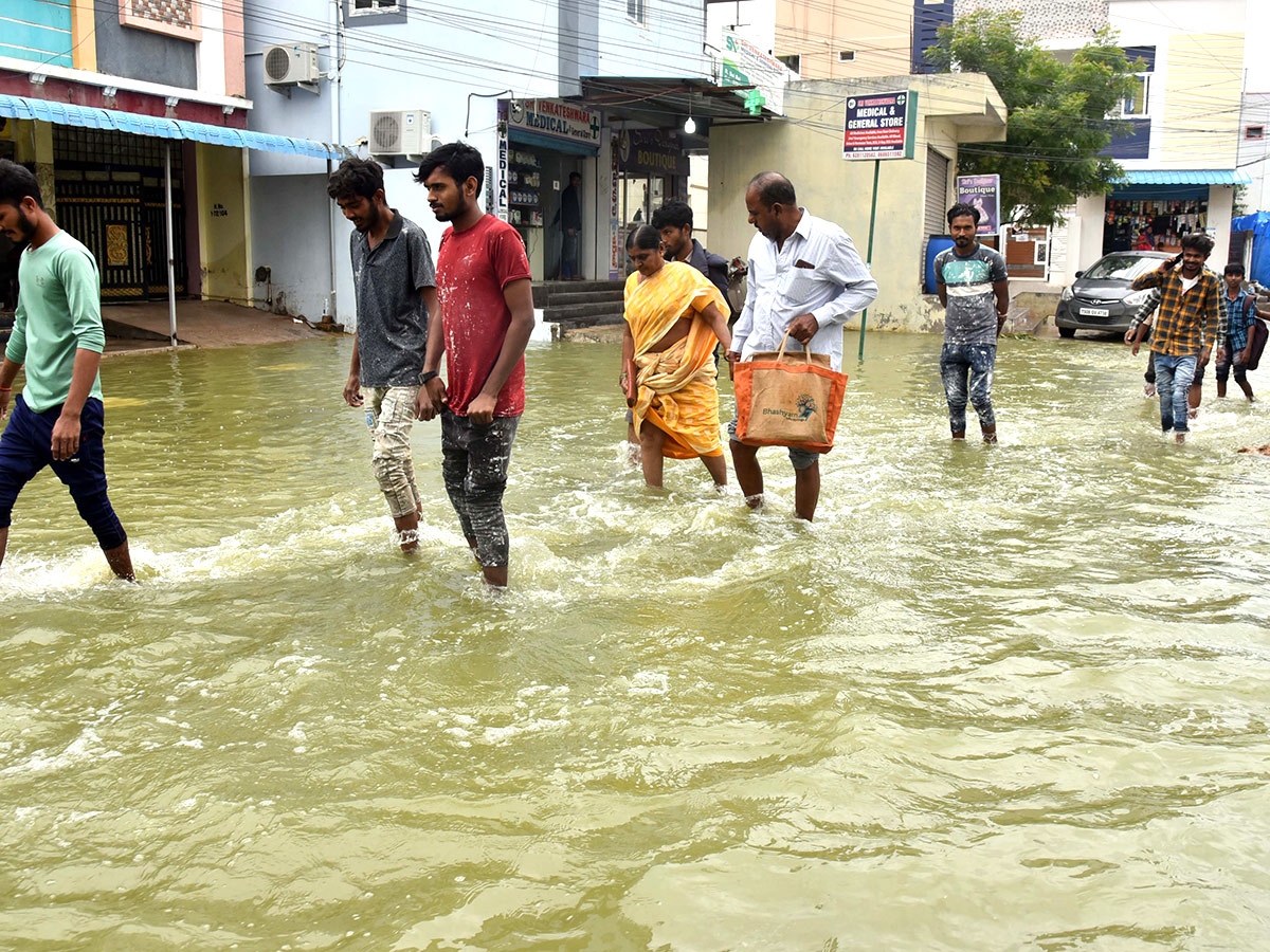 Heavy Rain Alert for Hyderabad Pics - Sakshi8