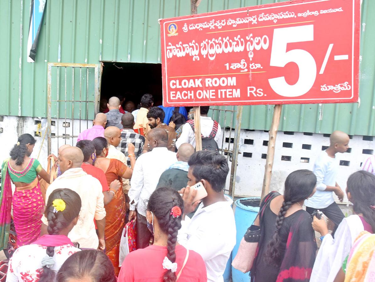 Ashada Masam Utsavalu Devotees offers Saare To Goddess Durga In Vijayawada - Sakshi20