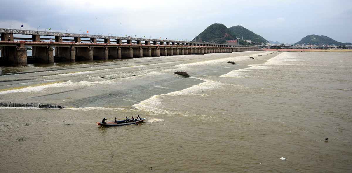 Pleasant Atmosphere In Prakasam Barrage Photos  - Sakshi9