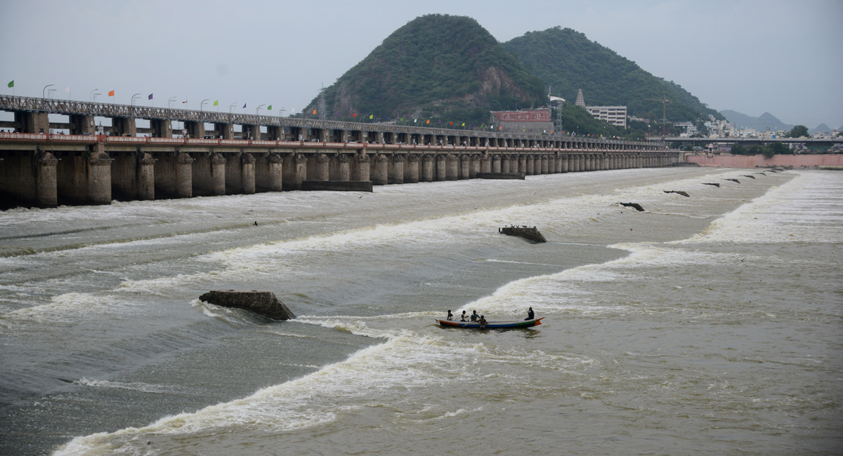 Pleasant Atmosphere In Prakasam Barrage Photos  - Sakshi8