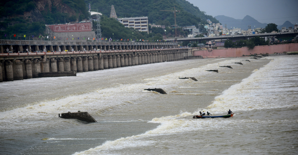 Pleasant Atmosphere In Prakasam Barrage Photos  - Sakshi6