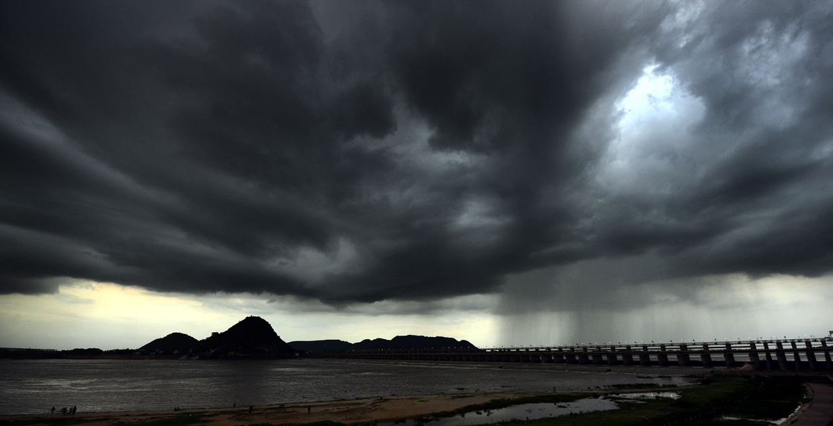 Pleasant Atmosphere In Prakasam Barrage Photos  - Sakshi3