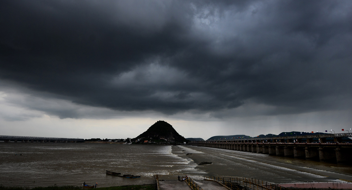 Pleasant Atmosphere In Prakasam Barrage Photos  - Sakshi5