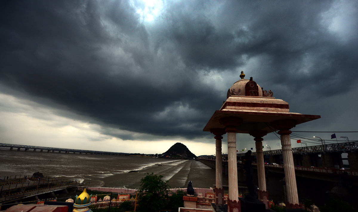 Pleasant Atmosphere In Prakasam Barrage Photos  - Sakshi7