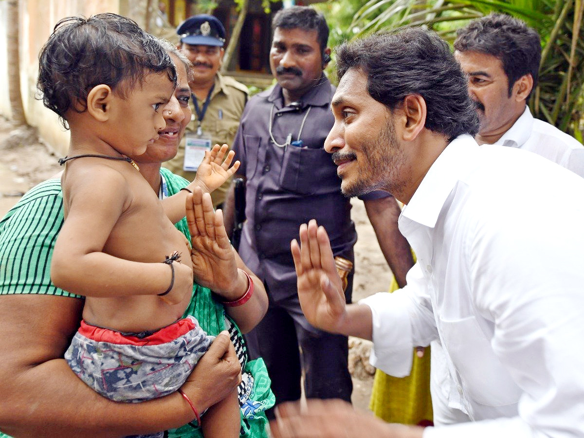 AP CM YS Jagan tours flood hit areas of Konaseema district Photo Gallery - Sakshi9