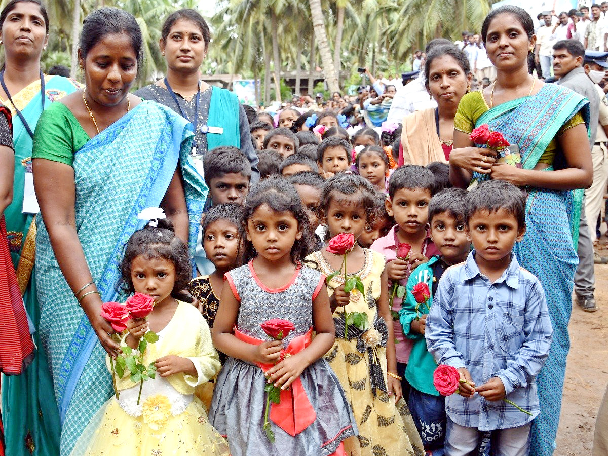 AP CM YS Jagan tours flood hit areas of Konaseema district Photo Gallery - Sakshi15