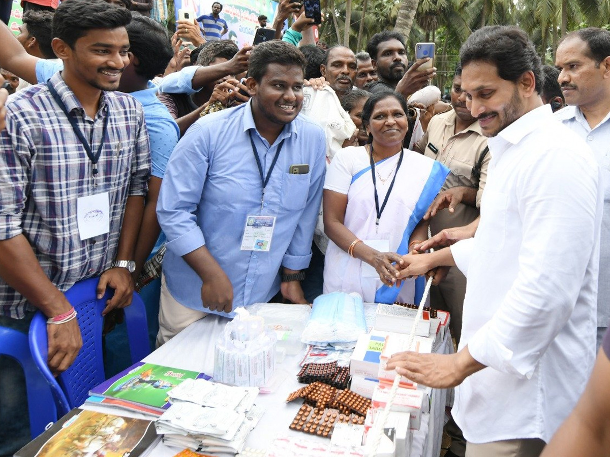 AP CM YS Jagan tours flood hit areas of Konaseema district Photo Gallery - Sakshi19