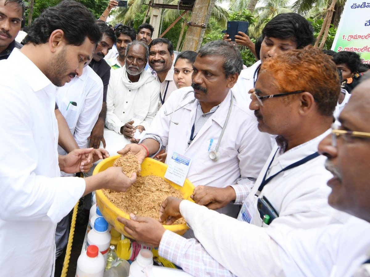 AP CM YS Jagan tours flood hit areas of Konaseema district Photo Gallery - Sakshi25