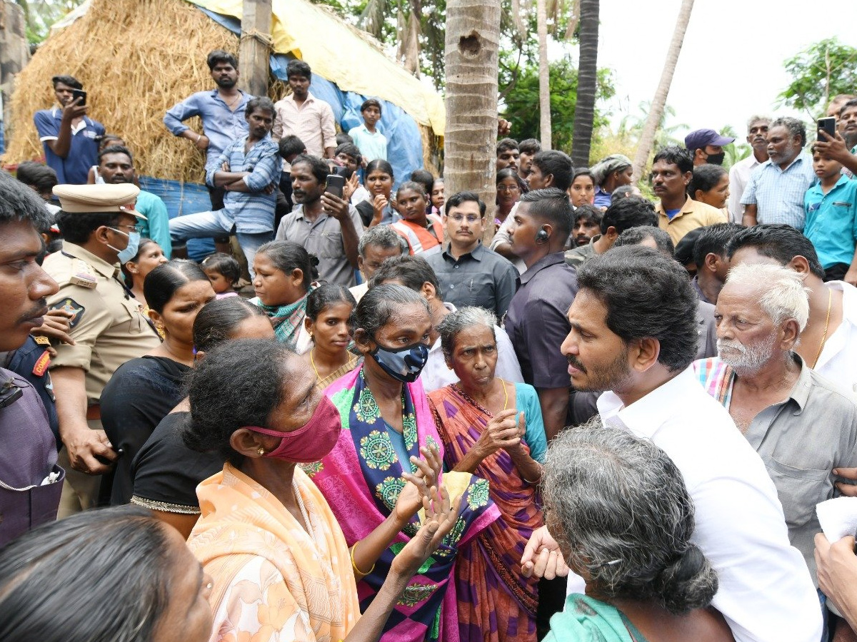 AP CM YS Jagan tours flood hit areas of Konaseema district Photo Gallery - Sakshi29