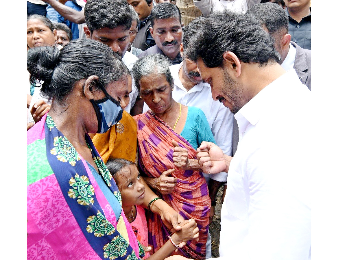 AP CM YS Jagan tours flood hit areas of Konaseema district Photo Gallery - Sakshi31