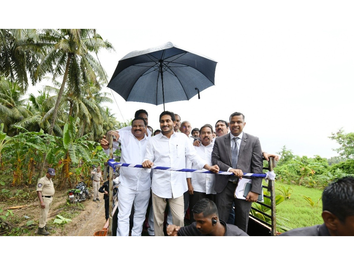 AP CM YS Jagan tours flood hit areas of Konaseema district Photo Gallery - Sakshi39