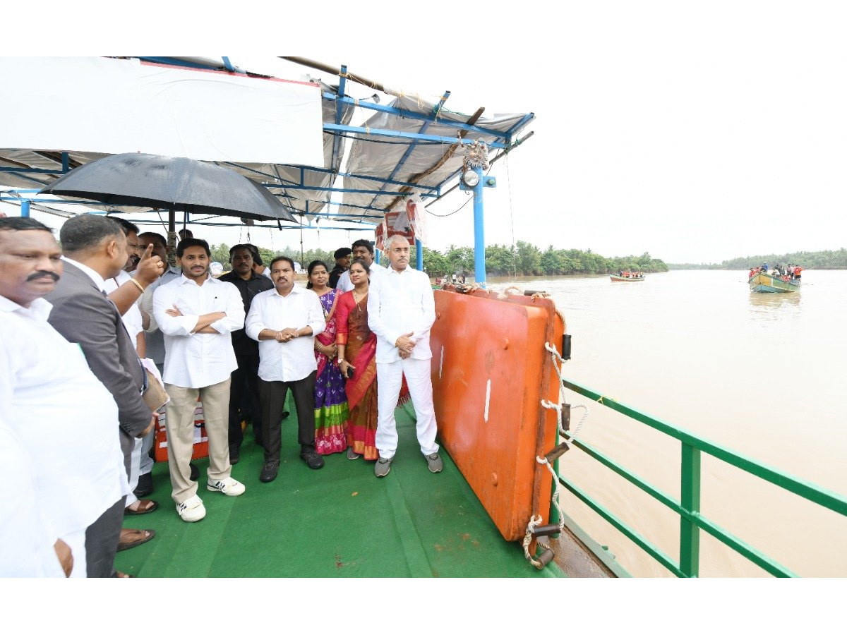 AP CM YS Jagan tours flood hit areas of Konaseema district Photo Gallery - Sakshi43