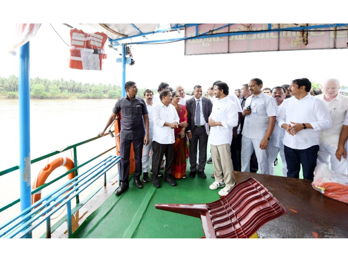 AP CM YS Jagan tours flood hit areas of Konaseema district Photo Gallery - Sakshi44