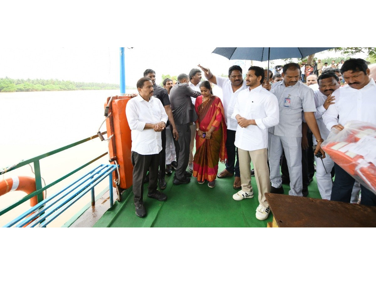 AP CM YS Jagan tours flood hit areas of Konaseema district Photo Gallery - Sakshi46