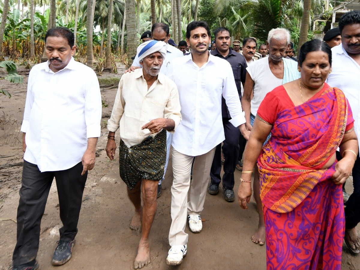 AP CM YS Jagan tours flood hit areas of Konaseema district Photo Gallery - Sakshi3