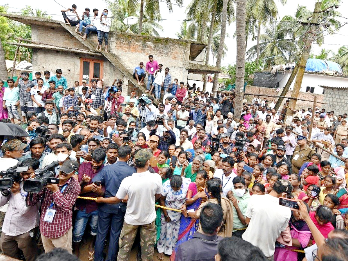 AP CM YS Jagan tours flood hit areas of Konaseema district Photo Gallery - Sakshi50