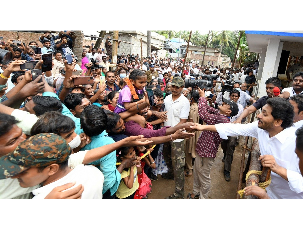 AP CM YS Jagan tours flood hit areas of Konaseema district Photo Gallery - Sakshi52