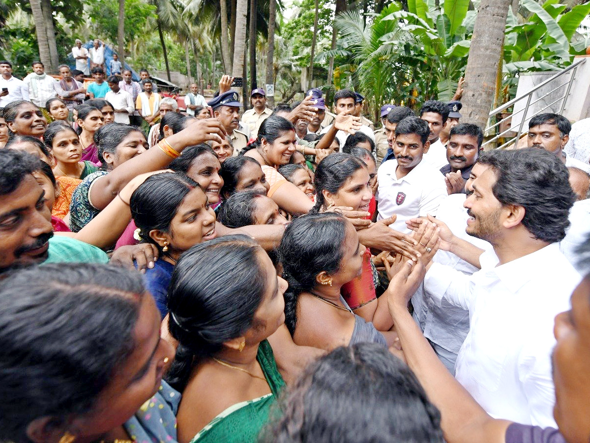 AP CM YS Jagan tours flood hit areas of Konaseema district Photo Gallery - Sakshi5