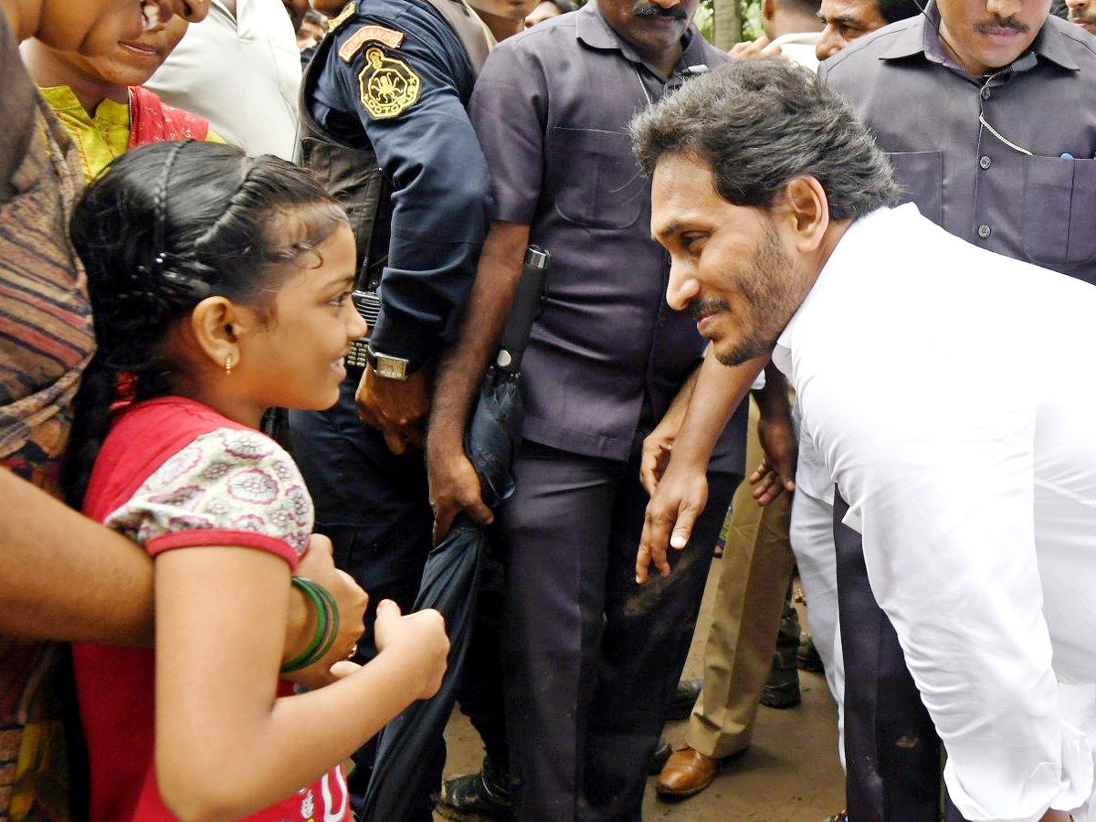 AP CM YS Jagan tours flood hit areas of Konaseema district Photo Gallery - Sakshi6