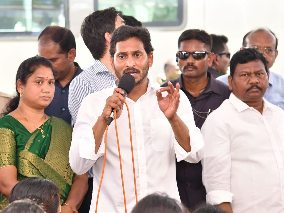 CM YS Jagan Tours Flood hit Villages Day 2 Photo Gallery - Sakshi11