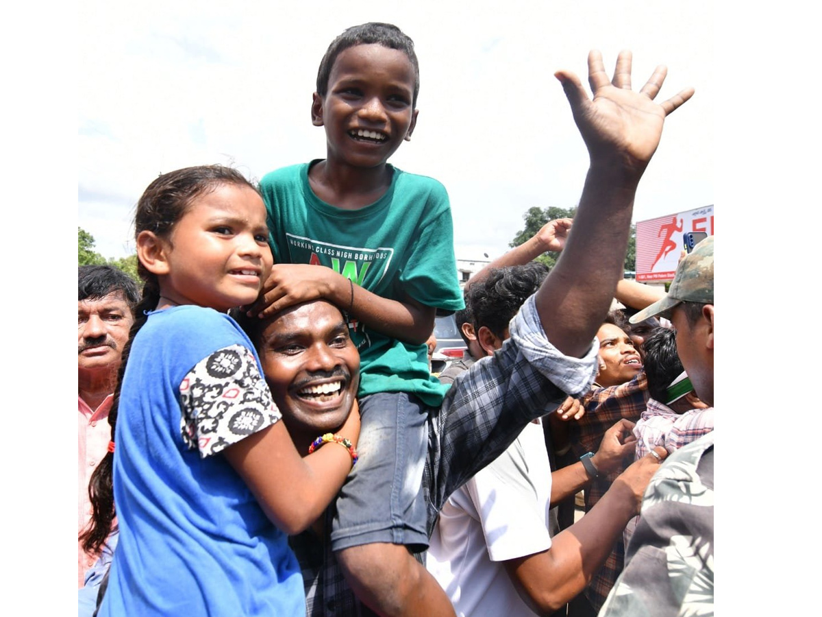 CM YS Jagan Tours Flood hit Villages Day 2 Photo Gallery - Sakshi12