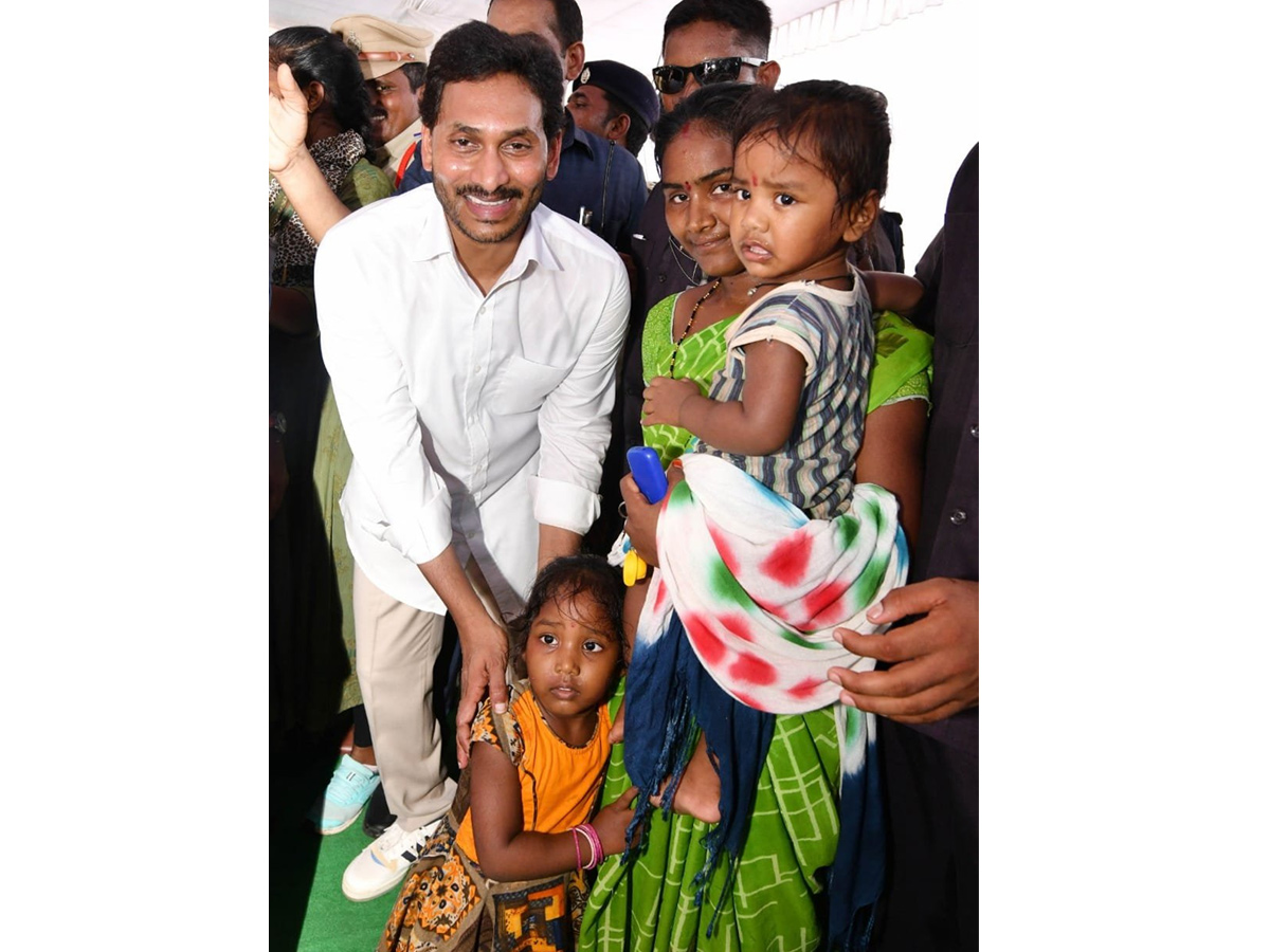 CM YS Jagan Tours Flood hit Villages Day 2 Photo Gallery - Sakshi13