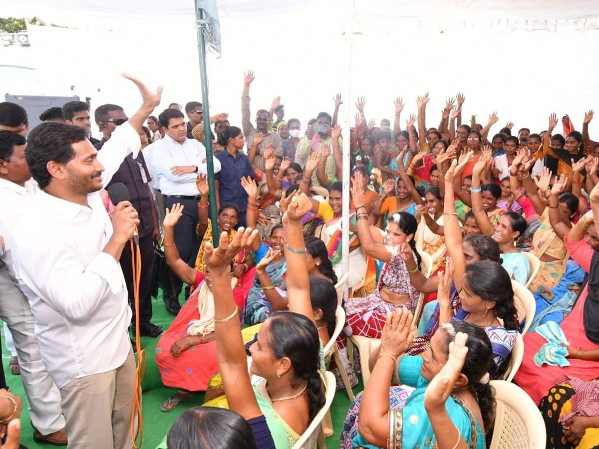 CM YS Jagan Tours Flood hit Villages Day 2 Photo Gallery - Sakshi14