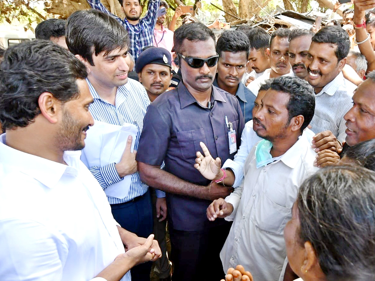 CM YS Jagan Tours Flood hit Villages Day 2 Photo Gallery - Sakshi15