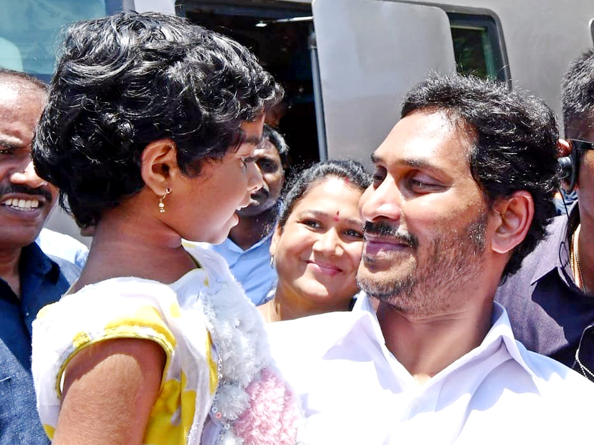 CM YS Jagan Tours Flood hit Villages Day 2 Photo Gallery - Sakshi64