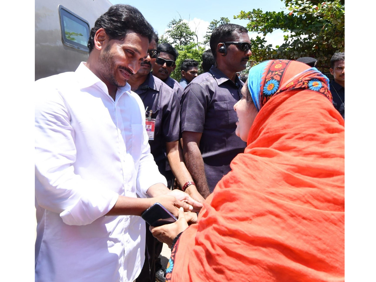 CM YS Jagan Tours Flood hit Villages Day 2 Photo Gallery - Sakshi16