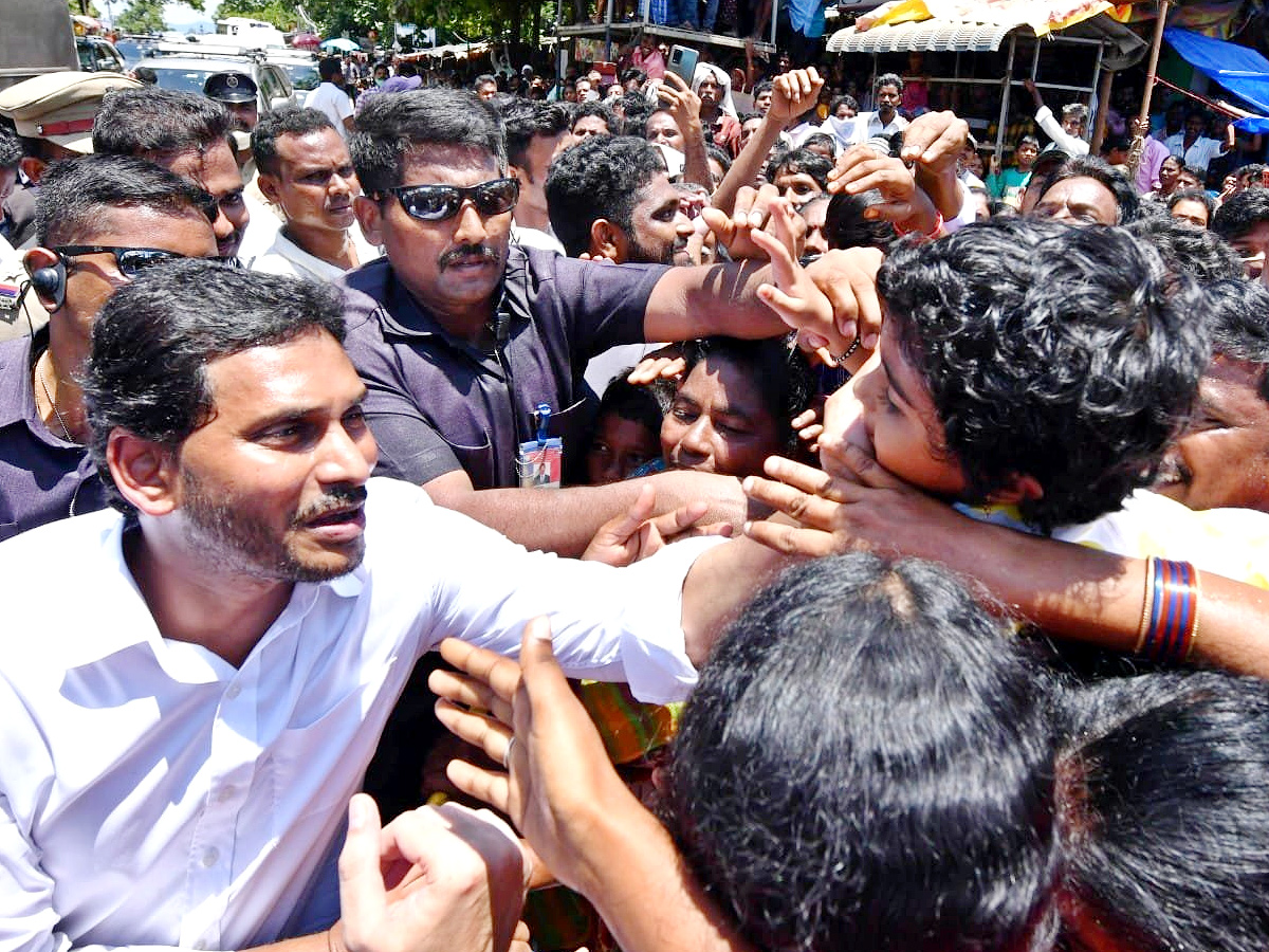 CM YS Jagan Tours Flood hit Villages Day 2 Photo Gallery - Sakshi18