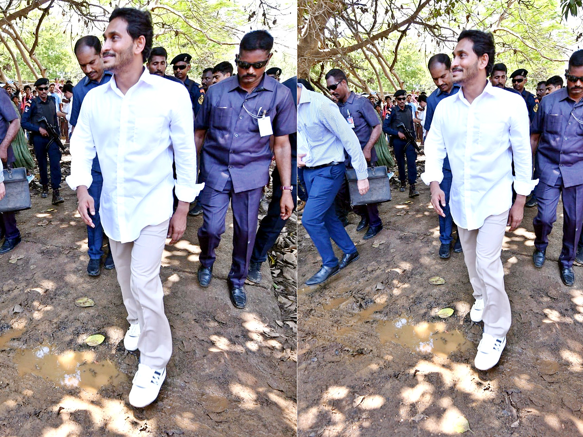 CM YS Jagan Tours Flood hit Villages Day 2 Photo Gallery - Sakshi19