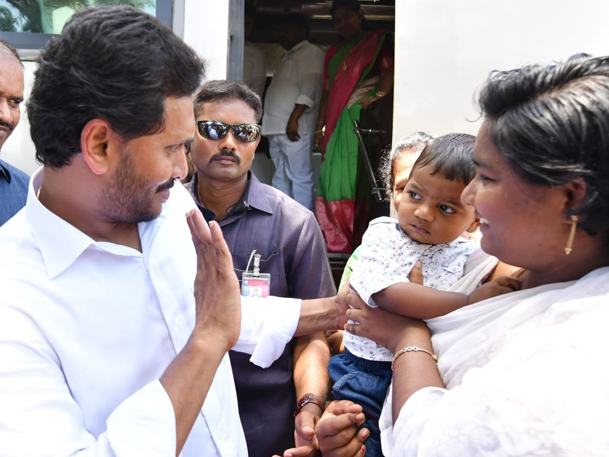 CM YS Jagan Tours Flood hit Villages Day 2 Photo Gallery - Sakshi20