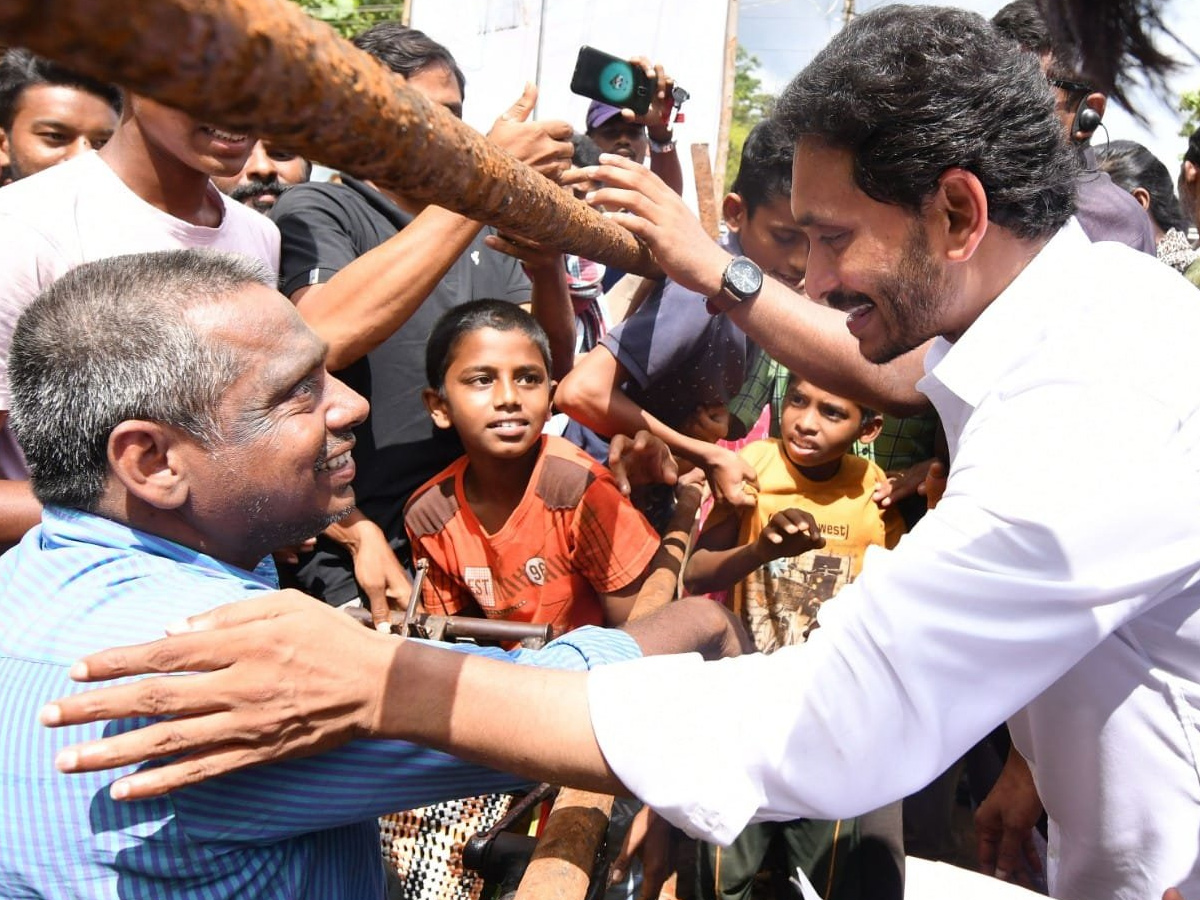 CM YS Jagan Tours Flood hit Villages Day 2 Photo Gallery - Sakshi21