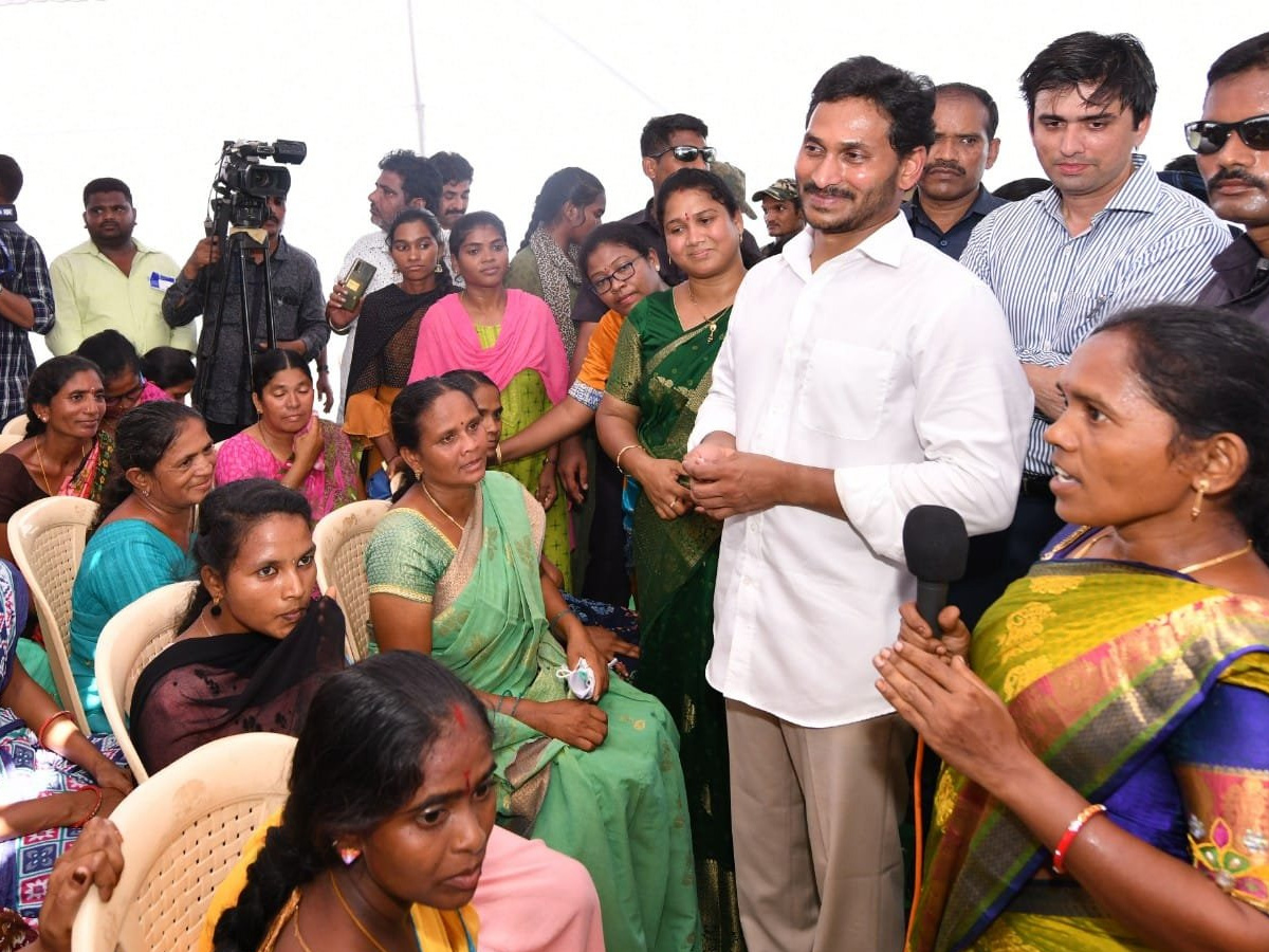 CM YS Jagan Tours Flood hit Villages Day 2 Photo Gallery - Sakshi27