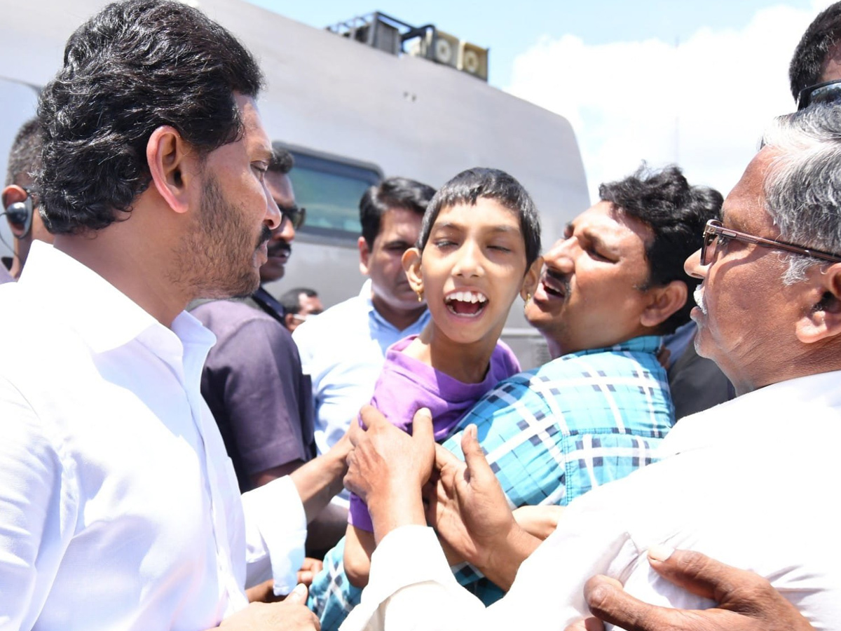 CM YS Jagan Tours Flood hit Villages Day 2 Photo Gallery - Sakshi28