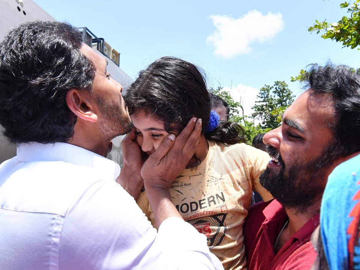 CM YS Jagan Tours Flood hit Villages Day 2 Photo Gallery - Sakshi29