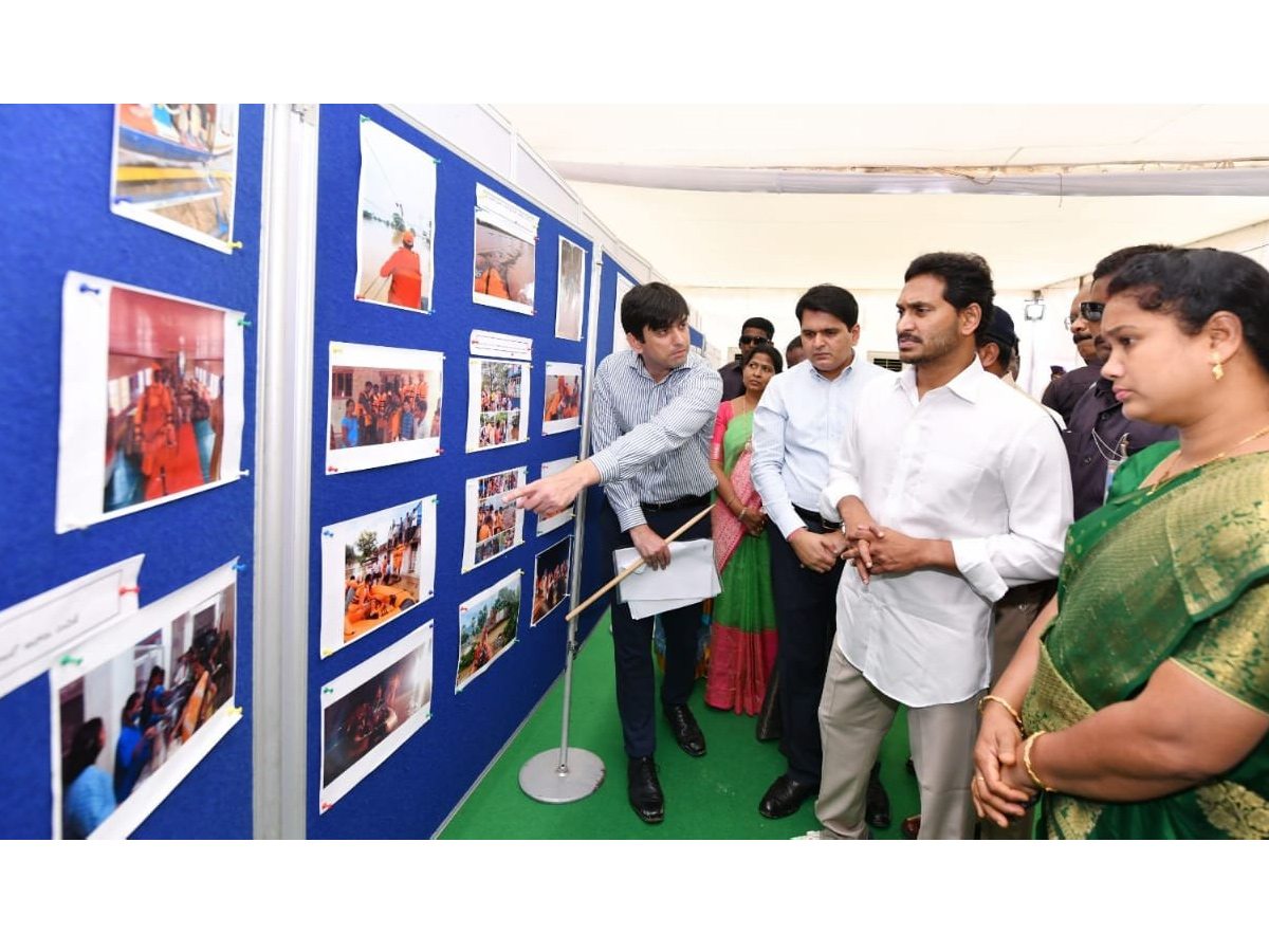 CM YS Jagan Tours Flood hit Villages Day 2 Photo Gallery - Sakshi4