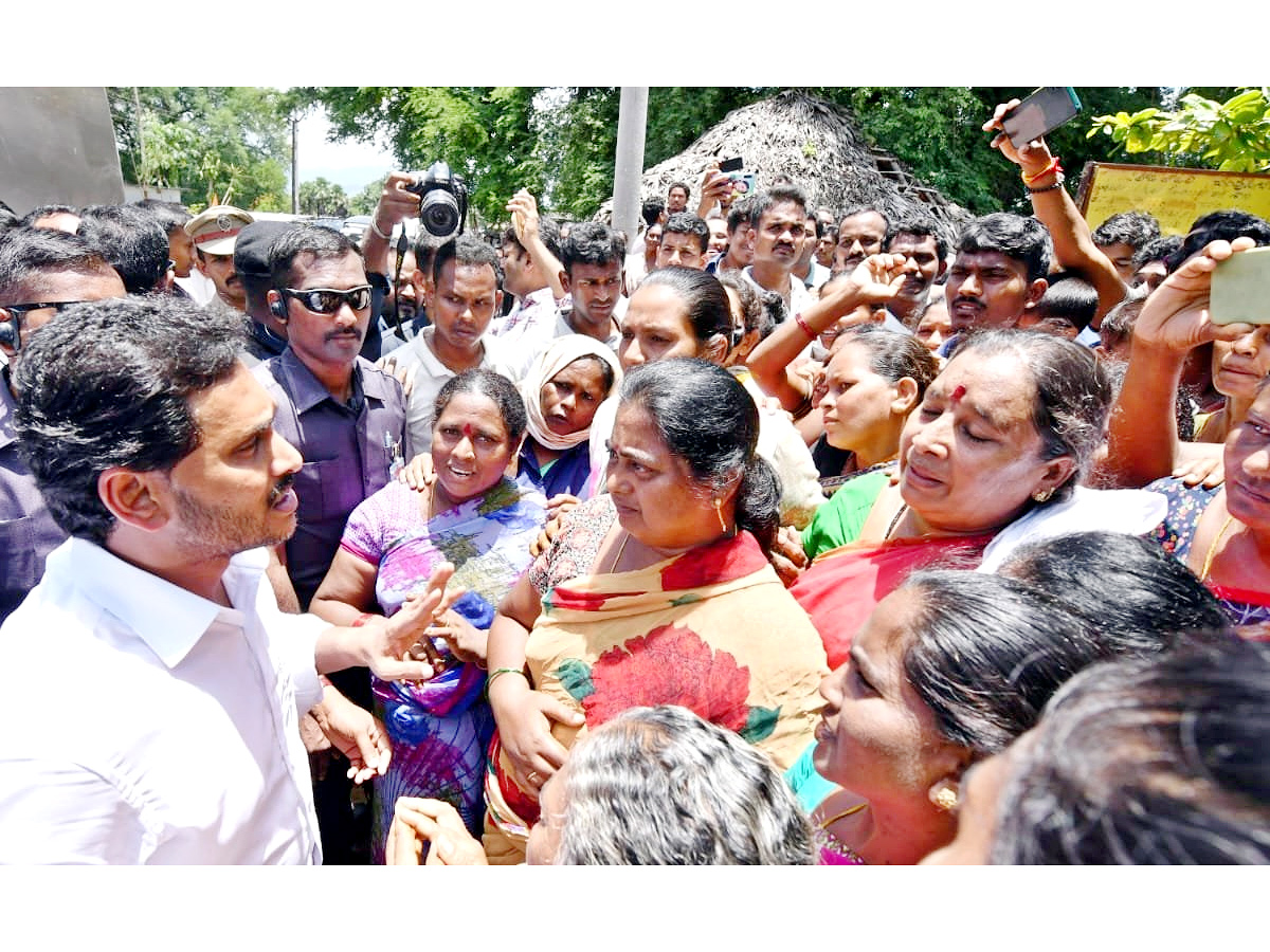 CM YS Jagan Tours Flood hit Villages Day 2 Photo Gallery - Sakshi34