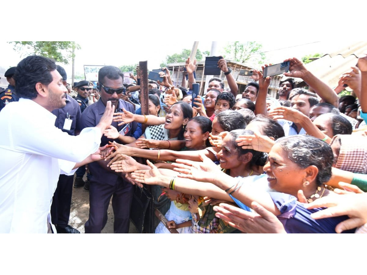 CM YS Jagan Tours Flood hit Villages Day 2 Photo Gallery - Sakshi5