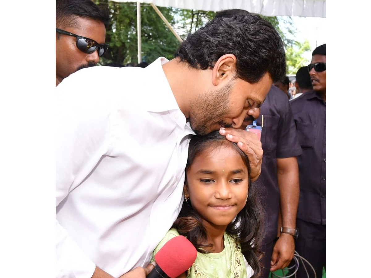 CM YS Jagan Tours Flood hit Villages Day 2 Photo Gallery - Sakshi42