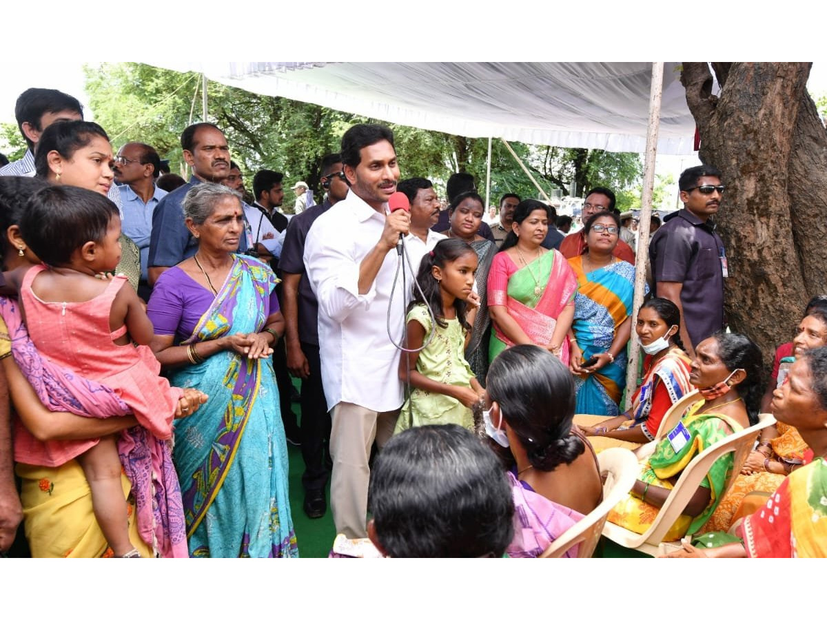 CM YS Jagan Tours Flood hit Villages Day 2 Photo Gallery - Sakshi45