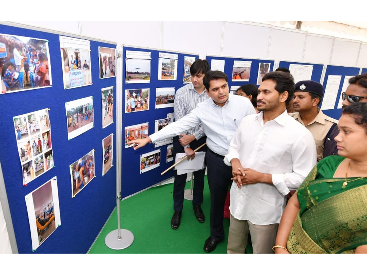 CM YS Jagan Tours Flood hit Villages Day 2 Photo Gallery - Sakshi46