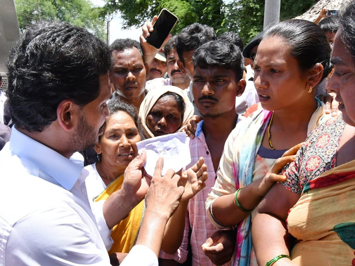 CM YS Jagan Tours Flood hit Villages Day 2 Photo Gallery - Sakshi48